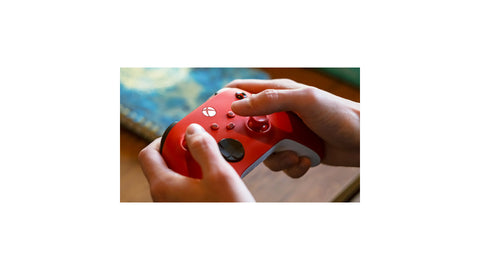 Microsoft Xbox Wireless Controller – in hand
